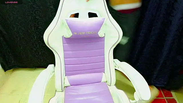 Im david02 online show from October 28, 2025, 1:21 pm