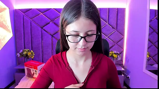 Snapshot of sarah_sweett_ chatting on June 2, 2026, 1:55 pm sarah sweett online show from June 2, 2026, 1:55 pm