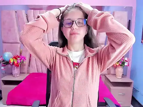 sarah sweett  online show from October 4, 2025, 1:45 pm