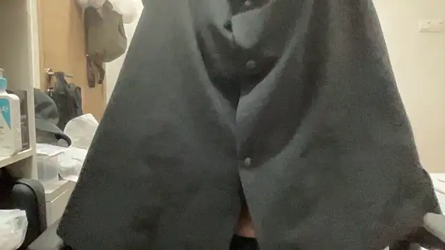 16hornydog online show from October 4, 2025, 4:41 pm