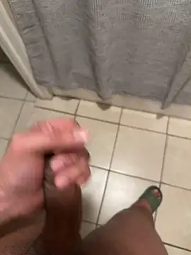 familia0210 online show from November 29, 2025, 11:49 pm