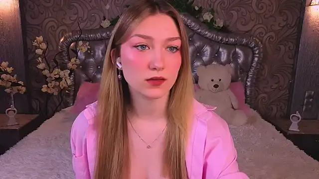 Snapshot of AngelAnabelle chatting on March 14, 2026, 8:26 pm AngelAnabelle online show from March 14, 2026, 8:26 pm