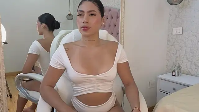 Vanessa Rain  online show from October 16, 2025, 7:44 pm