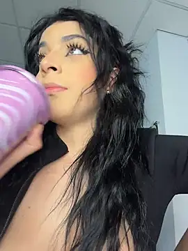 ArieliciousXXX online show from July 28, 2026, 3:21 pm