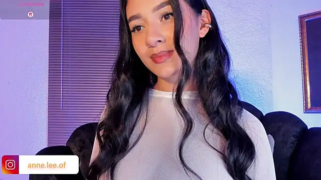 Snapshot of anne_leee chatting on March 1, 2026, 2:33 am anne leee online show from March 1, 2026, 2:33 am