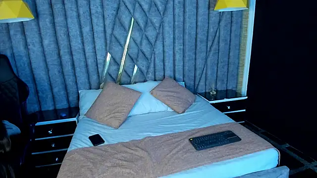 Clohe Bell online show from October 12, 2025, 7:26 pm