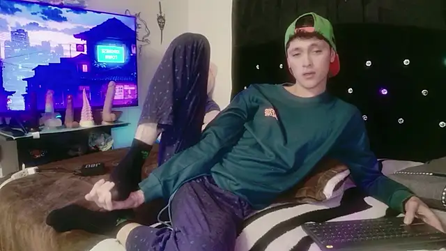 Tyler cat online show from November 28, 2025, 1:17 am