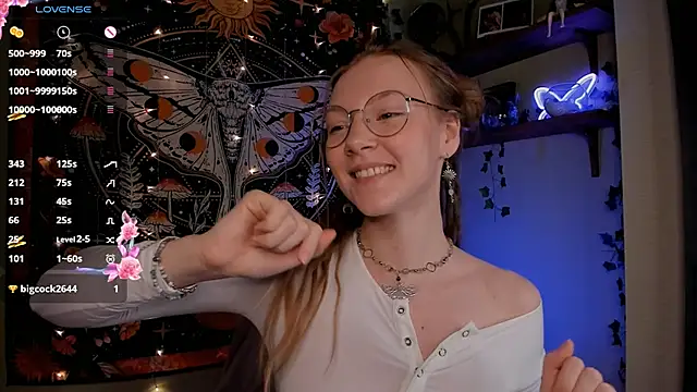 lyra thenymph online show from October 17, 2025, 10:39 am