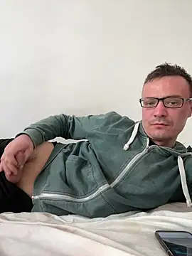 viktor1992-1-1 online show from March 15, 2026, 7:04 am