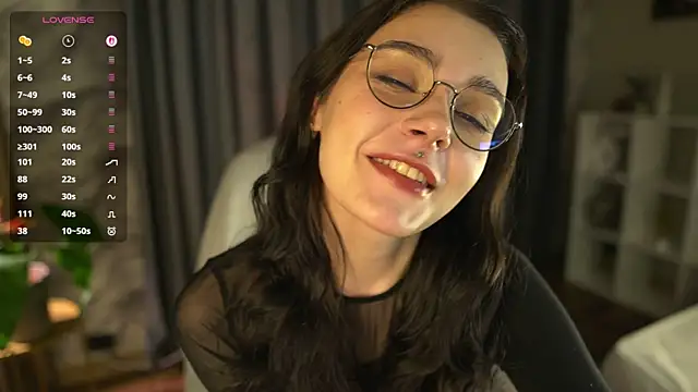 ElizabethMilller  online show from May 11, 2026, 3:18 pm