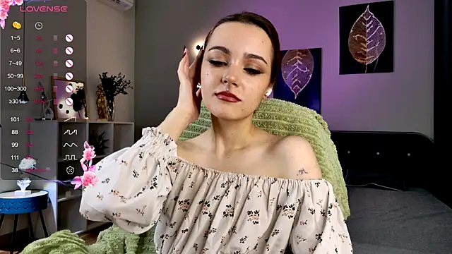 ElizabethMilller  online show from November 1, 2025, 11:09 pm