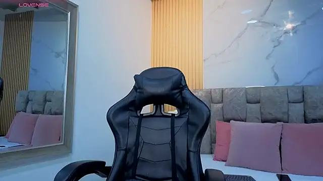 Snapshot of angel__kiss chatting on March 17, 2026, 11:24 am angel kiss online show from March 17, 2026, 11:24 am