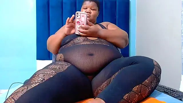 LadyBear2002 online show from July 15, 2026, 8:05 pm