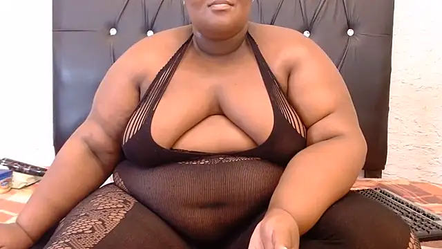 LadyBear2002 online show from June 6, 2026, 4:34 pm