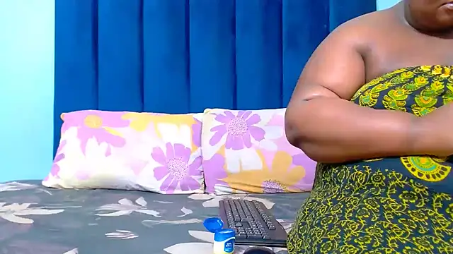 LadyBear2002 online show from July 28, 2026, 6:53 pm