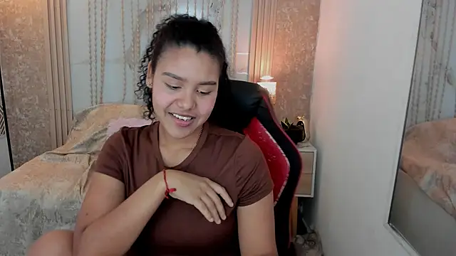 AriaVega online show from May 18, 2026, 2:11 pm