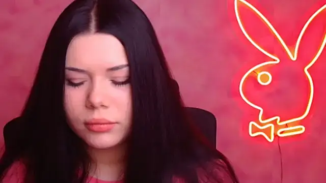 Mona Esty online show from December 4, 2025, 9:58 pm