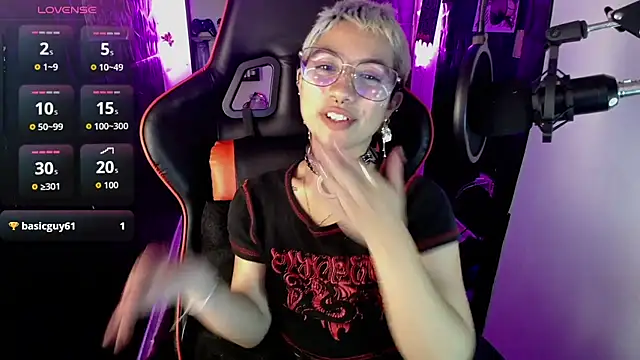 lunarichy22 online show from December 16, 2025, 10:14 pm