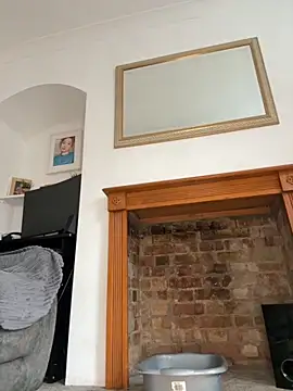 MimiMaee online show from November 4, 2025, 12:31 pm