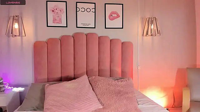 mara swan  online show from October 19, 2025, 3:48 pm