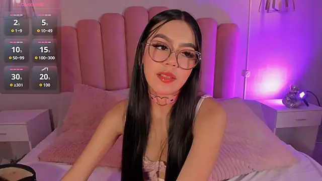 mara swan  online show from November 8, 2025, 7:28 pm