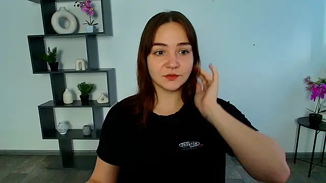 OliviaMontgommery online show from November 18, 2025, 6:17 am