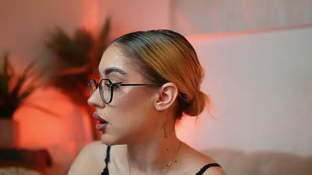 AileenKiss online show from March 18, 2026, 8:53 pm