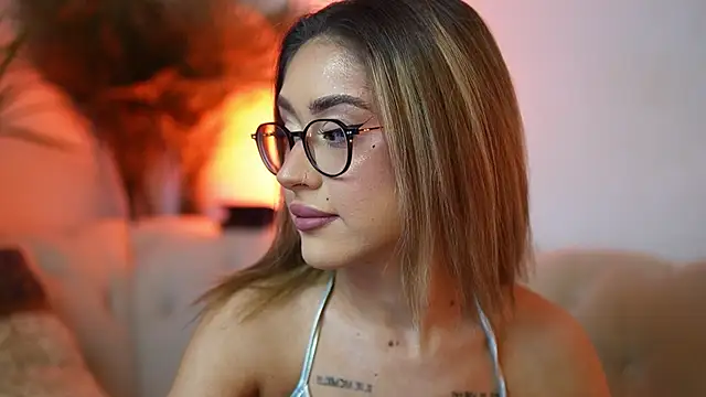 AileenKiss online show from June 9, 2026, 8:21 pm