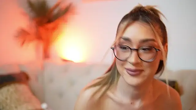 AileenKiss online show from July 18, 2026, 8:17 pm