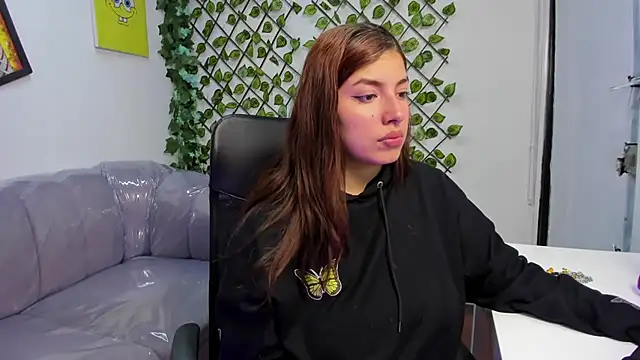 Snapshot of Violetta_Swett_ chatting on July 14, 2026, 12:33 pm Violetta Swett online show from July 14, 2026, 12:33 pm