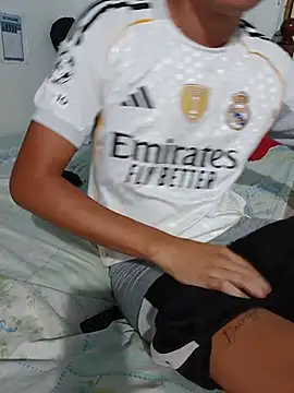 Luisneljc online show from July 14, 2026, 6:58 pm