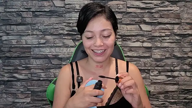 Qadeshoficial online show from June 13, 2026, 7:23 pm
