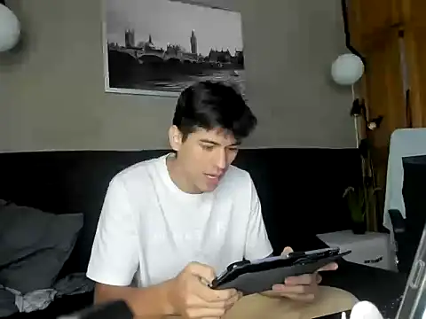 Snapshot of lord_david77 chatting on February 6, 2026, 1:40 pm lord david77 online show from February 6, 2026, 1:40 pm