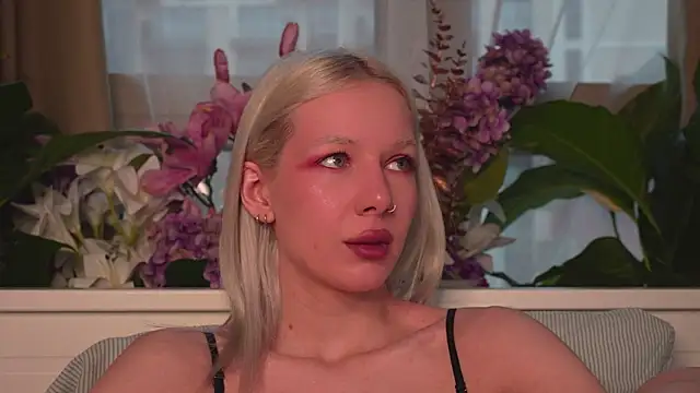 Snapshot of RanyThomson chatting on November 29, 2025, 1:44 pm RanyThomson online show from November 29, 2025, 1:44 pm