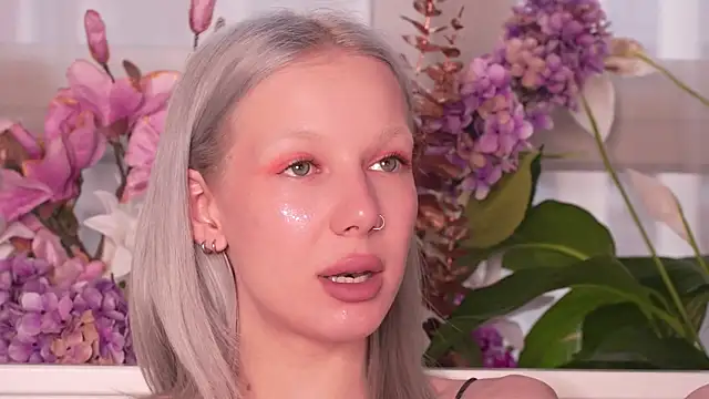 Snapshot of RanyThomson chatting on November 10, 2025, 2:22 pm RanyThomson online show from November 10, 2025, 2:22 pm