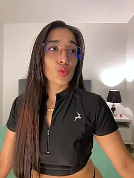 Snapshot of SabrinaEvanss_ chatting on May 19, 2026, 7:54 pm SabrinaEvanss online show from May 19, 2026, 7:54 pm