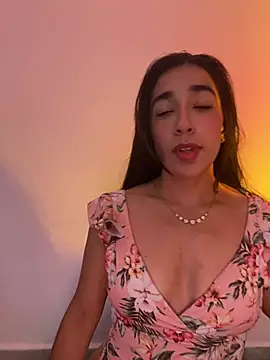 Snapshot of SabrinaEvanss_ chatting on June 5, 2026, 7:19 pm SabrinaEvanss online show from June 5, 2026, 7:19 pm