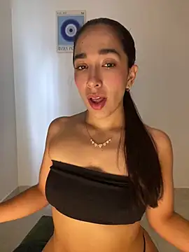 SabrinaEvanss  online show from May 5, 2026, 12:08 pm