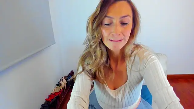 Velourmuse online show from June 19, 2026, 11:09 pm