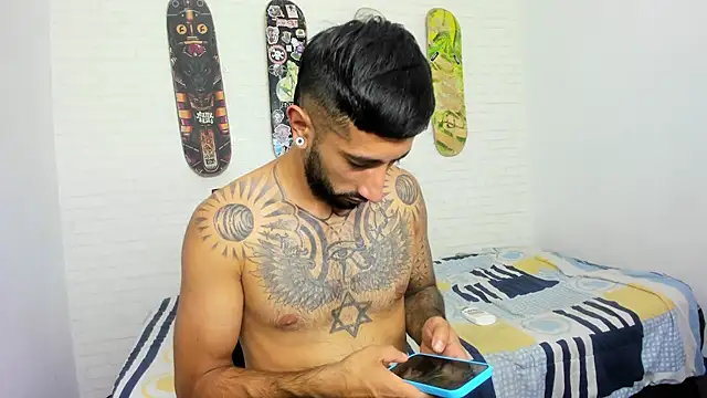Snapshot of sofiandnick_smith chatting on June 16, 2026, 3:17 am sofiandnick smith online show from June 16, 2026, 3:17 am