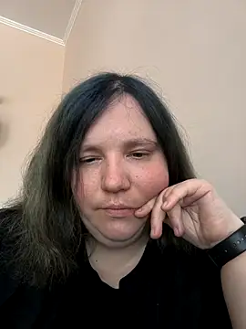  alexandra ray  online show from April 18, 2026, 10:39 am