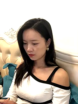 Mile-m online show from November 8, 2025, 2:26 am