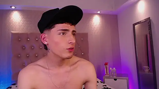 MateoMitchell online show from November 11, 2025, 9:31 pm