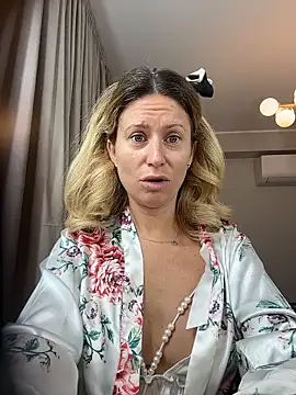 AvaMaddisson online show from November 8, 2025, 3:43 am