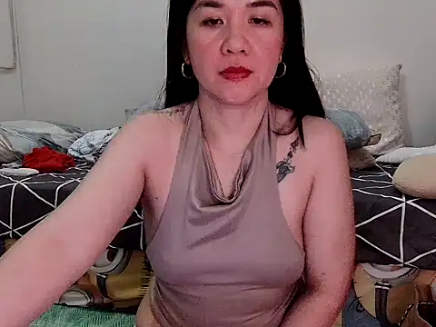 KissHott online show from May 6, 2026, 2:26 am