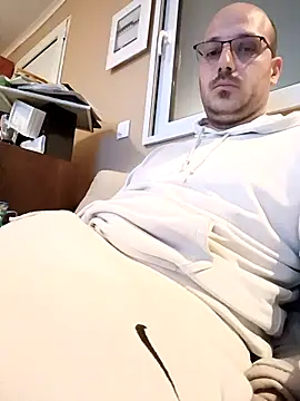 arksex32 online show from May 8, 2026, 3:54 am