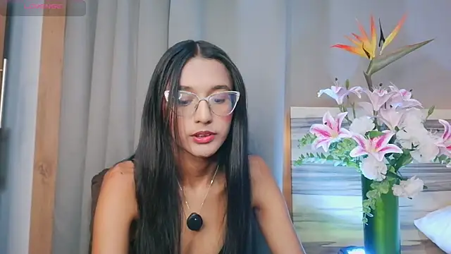 Snapshot of luna_valen chatting on May 10, 2026, 4:38 am luna valen online show from May 10, 2026, 4:38 am