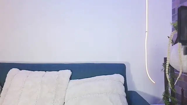 Snapshot of luna_valen chatting on April 21, 2026, 4:30 am luna valen online show from April 21, 2026, 4:30 am