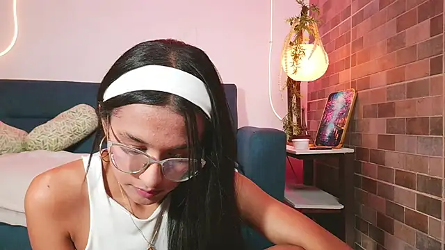 Snapshot of luna_valen chatting on April 11, 2026, 7:45 am luna valen online show from April 11, 2026, 7:45 am
