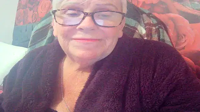 Playful MILF Demi online show from June 3, 2026, 8:24 pm